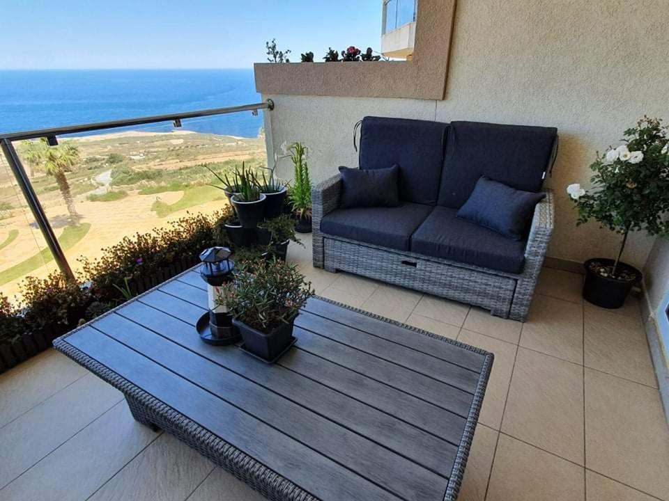 Sunset Holiday Apartment With Communal Pool + Views Ghajn Melel Exterior photo